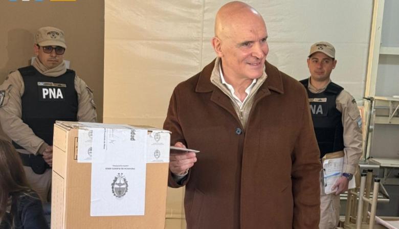 Espert emitió su voto y expresó: “Esperaremos el resultado con mucha calma”
