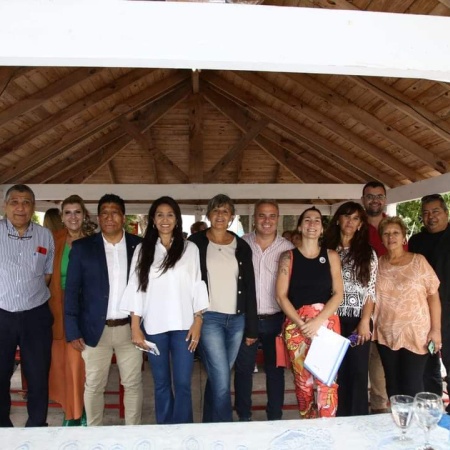Programa Colonias Recreativas: Pami y el Club Paraná de Zárate firmaron un convenio