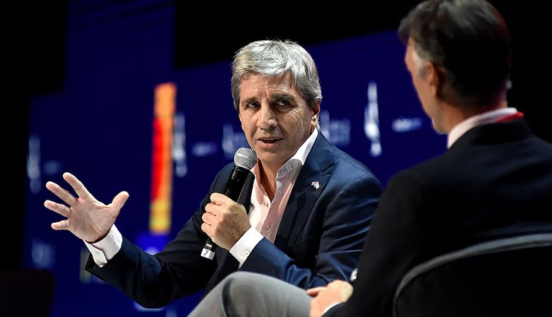 Tras el revés electoral, Luis Caputo pidió elegir “entre esto o el comunismo en 2027”