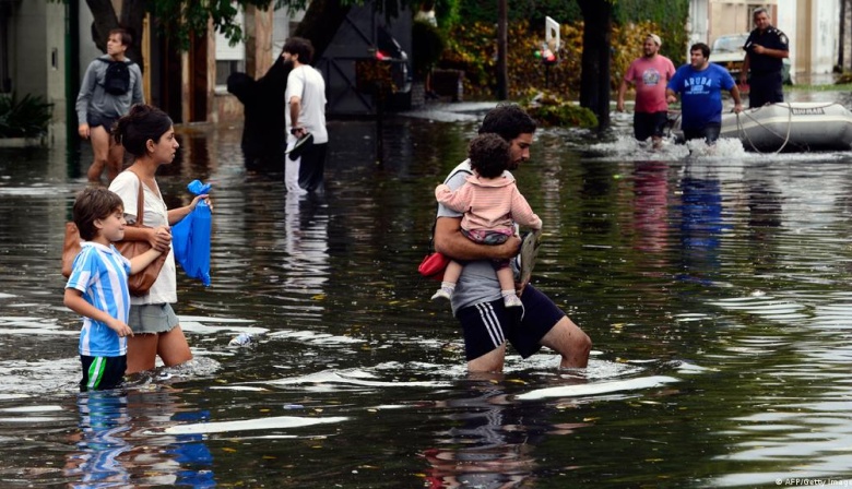 “A diez años de la gran inundación en La Plata, la ciudad todavía está en riesgo”, aseguraron asambleístas locales