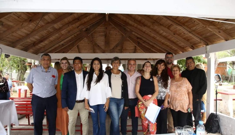 Programa Colonias Recreativas: Pami y el Club Paraná de Zárate firmaron un convenio