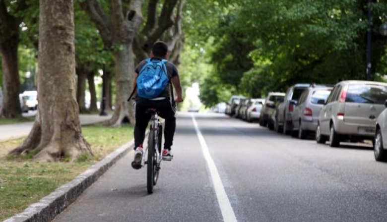 La Plata: buscan que las cocheras y estacionamientos permitan la estadía de bicicletas