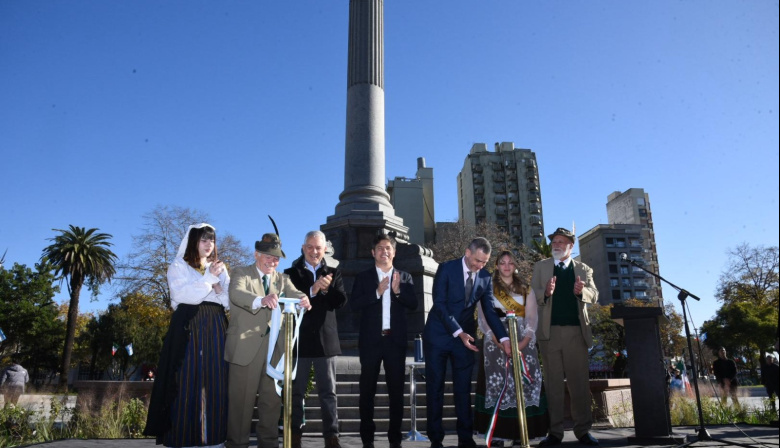 Desmienten encuentro entre Cristina y Kicillof: en ese momento, el gobernador inauguraba obras junto a Julio Alak