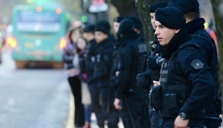 La Plata: Sigue la tensión entre manteros y policías