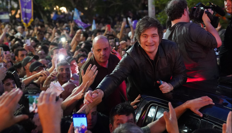 Milei encabezó una caravana en Córdoba y llamó a votar a La Libertad Avanza: "Nunca dije que iba a ser fácil"