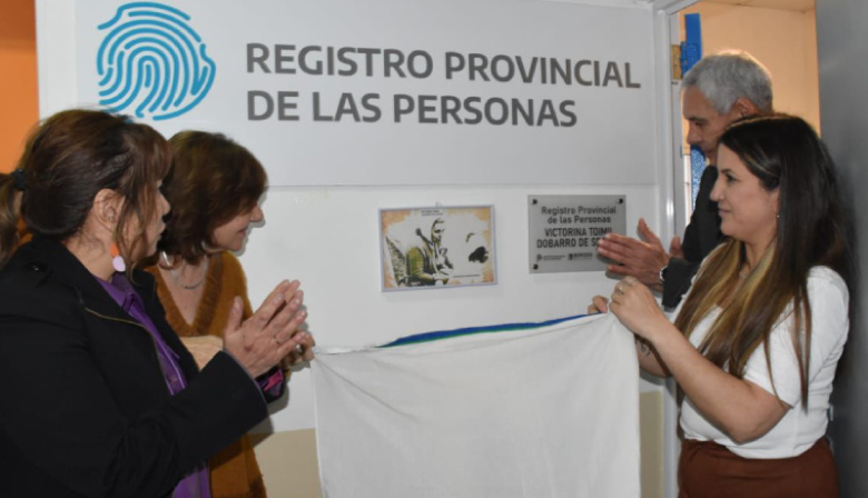 Berisso: Cagliardi inauguró una oficina del Registro Civil y encabezó entrega de lentes