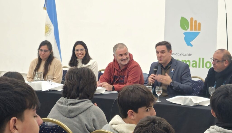 Ramallo: Poletti firmó un convenio con la universidad FASTA y suma 55 carreras gratuitas