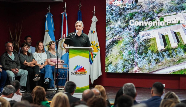 Córdoba: Llaryora firmó el convenio para la construcción del Hospital Polivalente