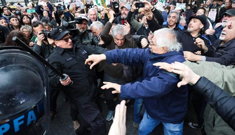 La CGT advirtió que "no permanecerá en silencio" ante el DNU que limita las huelgas