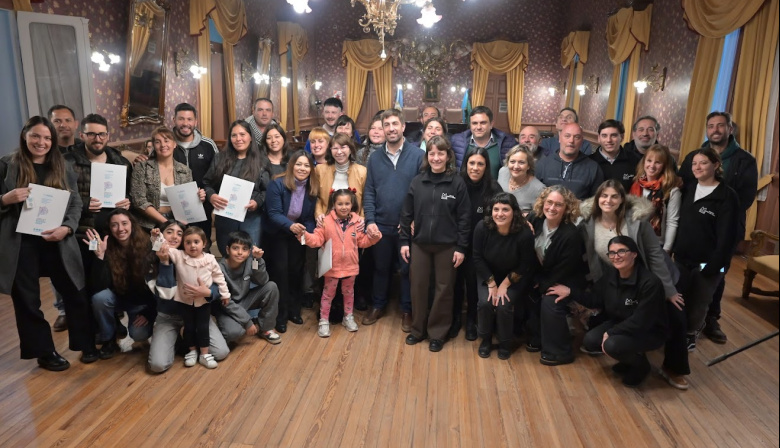 “Un sueño hecho realidad”: Batakis y Ustarroz entregaron viviendas en Mercedes