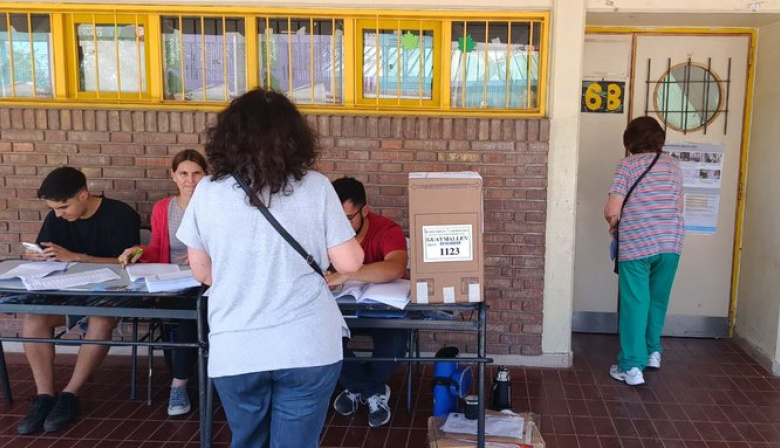 Provincia y universidades fortalecen la capacitación de autoridades de mesa para las elecciones 2025