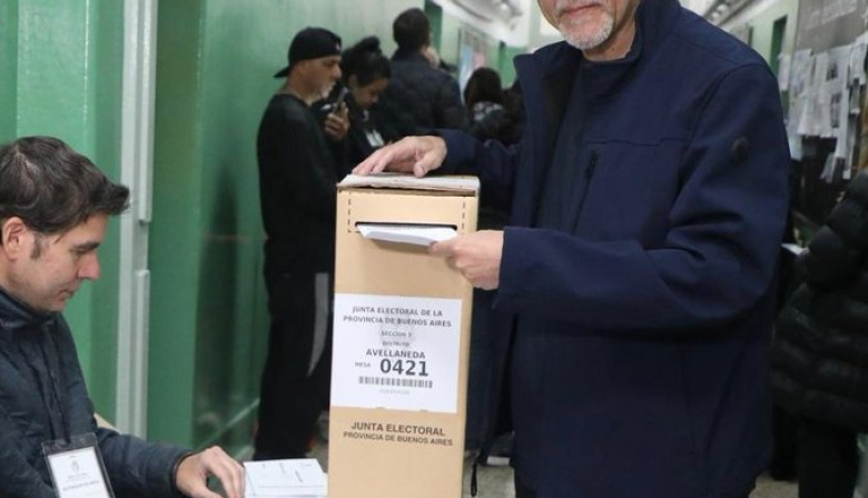 Jorge Ferraresi votó en Avellaneda y llamó a “construir una mayoría real”