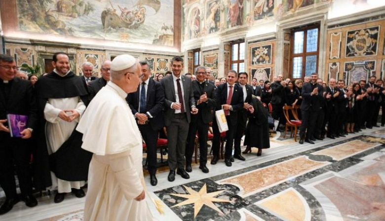 El Papa León XIV impulsa a universidades católicas a ser "focos de creatividad y conocimiento"