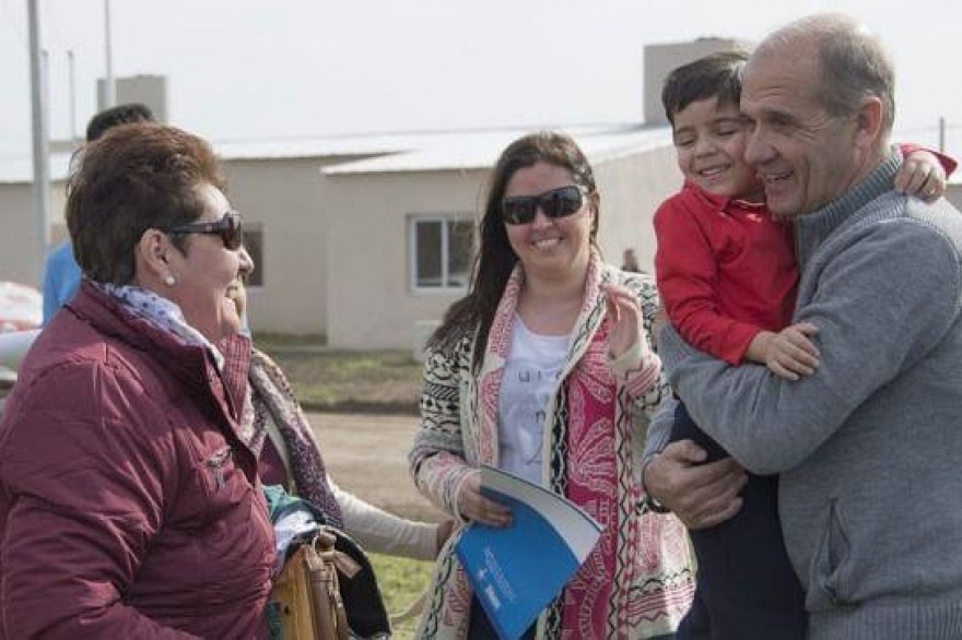 El intendente Zurro entregó viviendas