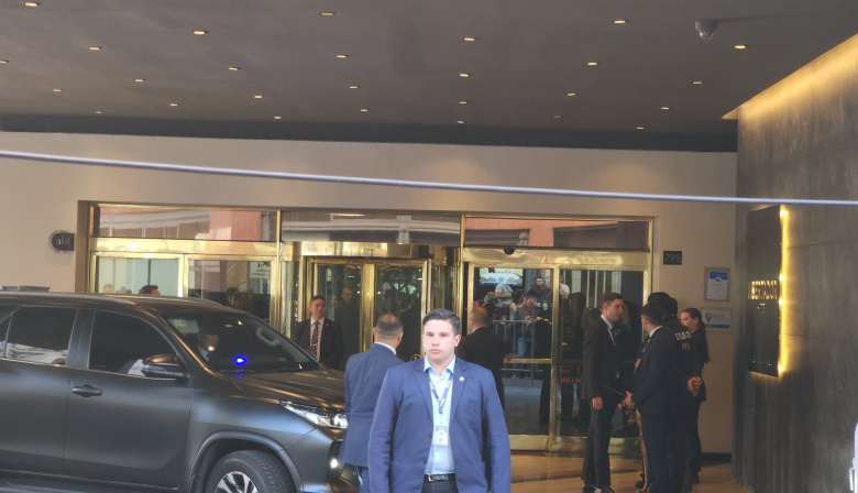 Milei ya está en el búnker de La Libertad Avanza