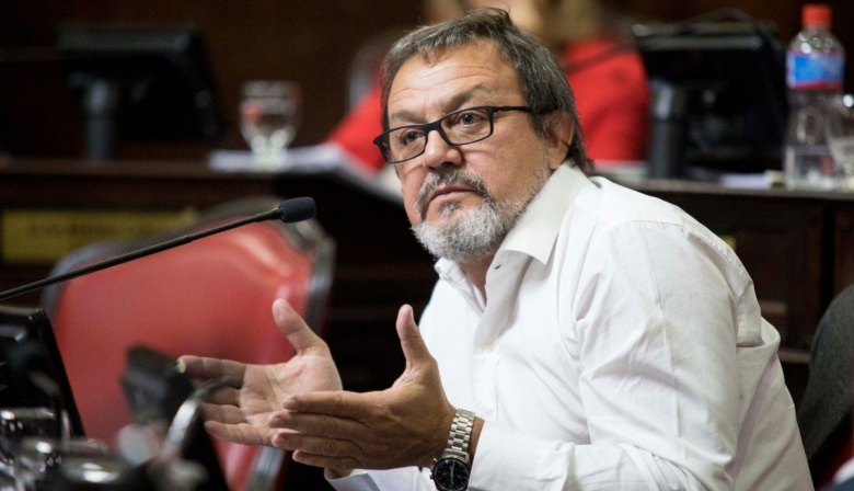 Para el senador Costa “el Plan de vacunación en la provincia tiene muchas irregularidades”
