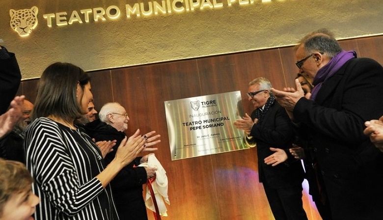 Zamora inauguró el Teatro Municipal de Benavídez