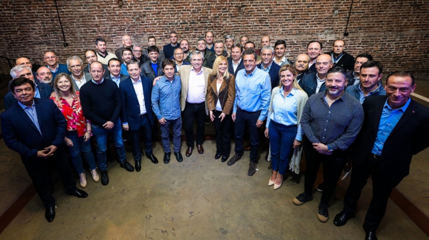 Alberto Fernández y Axel se reunieron con intendentes para construir "el poder futuro en la provincia"