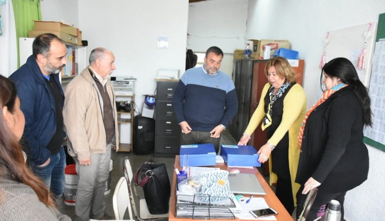 Diego Rovella visitó una escuela de Los Hornos