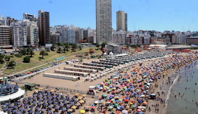 Kicillof presentó los protocolos sanitarios para la temporada turística 2020-2021