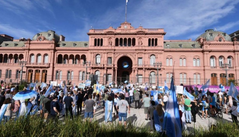 Marcha de la oposición en todo el país y un hecho que provocó repudio generalizado