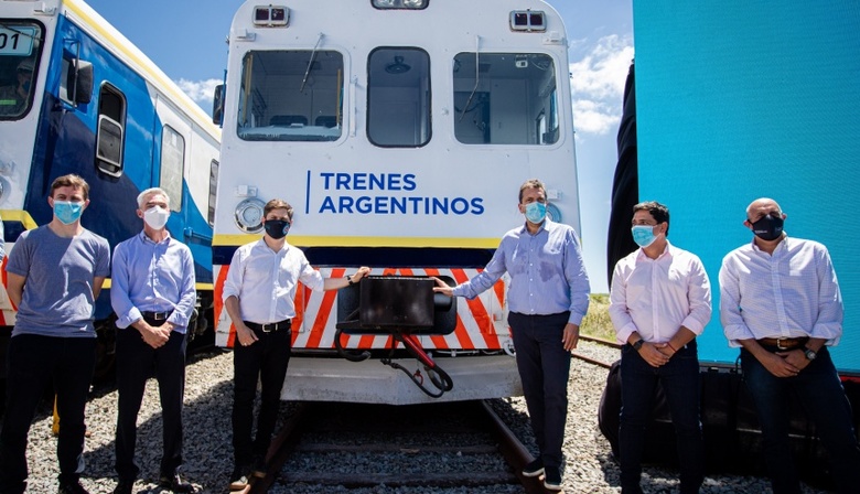 Santoro firmó el convenio con Marinucci y el tren ya está rumbo a Madariaga y Pinamar