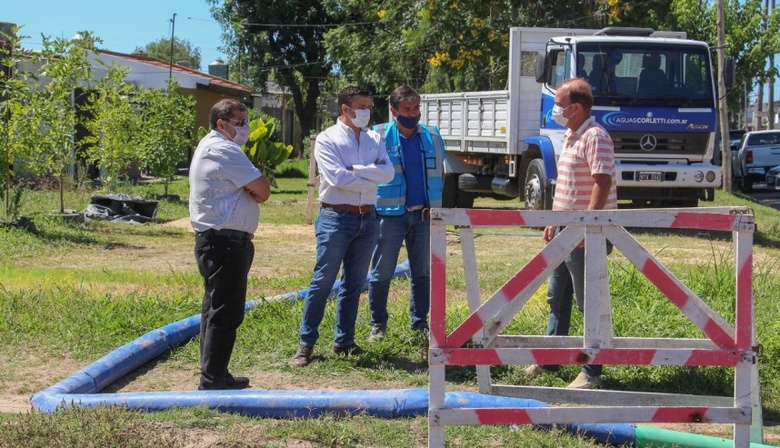 Ariel Ríos dio inicio a la perforación de un nuevo pozo de agua en Lima y recorrió obras sanitarias en Zárate