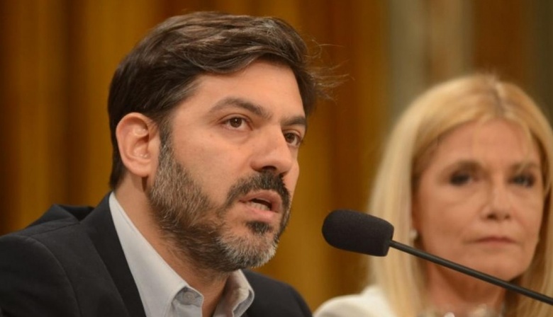 Carlos Bianco desmintió la compra de autos de alta gama