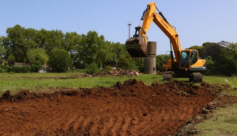 Pergamino: Comenzó la excavación del lago en Parque Belgrano