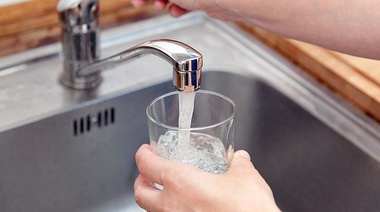 Aysa mantiene suba del 27% en la tarifa de agua para el Gran Buenos Aires
