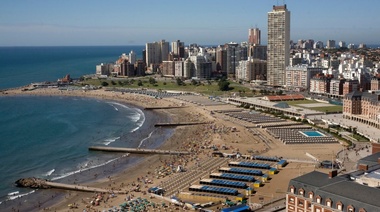 Kicillof viaja a Mar del Plata para reunirse con intendentes de la costa