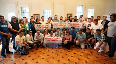 Arrieta y trabajadores de la Cooperativa Frigocarne se reunieron con diputados nacionales