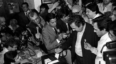 Homenajes por el 37º Aniversario del triunfo de Raúl Alfonsín