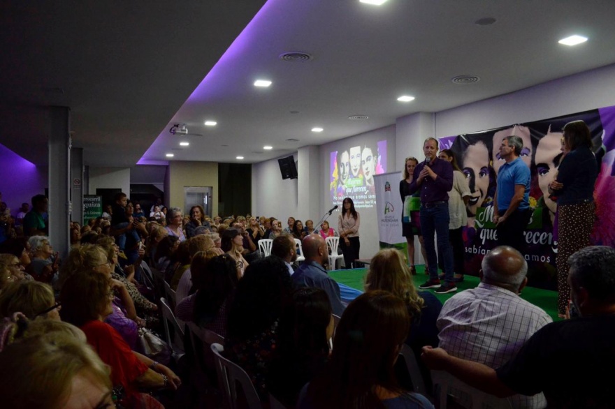 Insaurralde empezó en Hurlingham su recorrida por la Provincia
