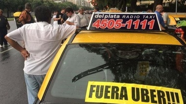 Taxistas marplatenses piden intervención de Municipio por llegada de UBER