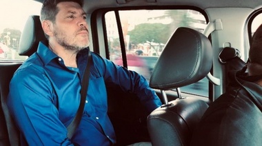 El diputado Castello utiliza Uber y desafía al Municipio