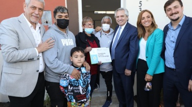 Avellaneda: el Presidente y el ministro Ferraresi entregaron viviendas en el Barrio Azul de Wilde