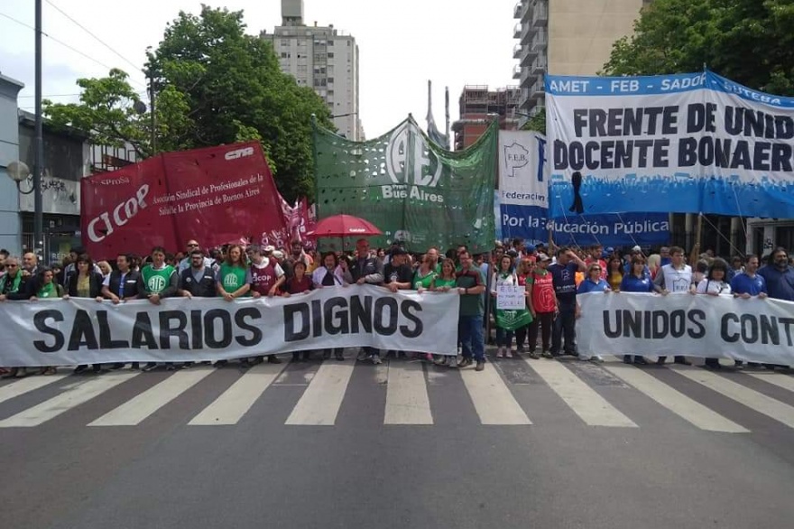 Masiva marcha de trabajadores estatales en reclamo de mejoras salariales
