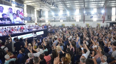 Con amplia participación, el PJ bonaerense aprobó la conformación de alianzas