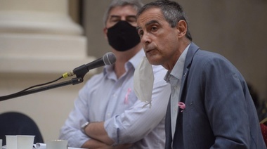 Frangul criticó que "es una vergüenza que esté todo abierto menos las escuelas”