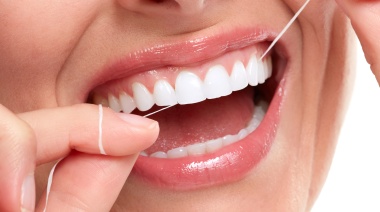 ¿Cómo utilizar el hilo dental correctamente?