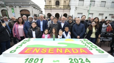 Kicillof y Secco celebraron el 223° aniversario de Ensenada “con avances muy importantes”