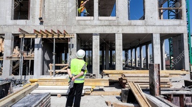 La industria cayó un 10,8% y la construcción descendió un 15,7%