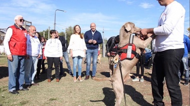 Vidal y Martiniano Molina visitaron la escuela de perros guía en Ezpeleta