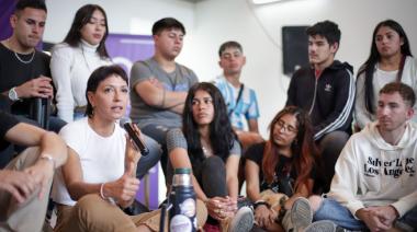 Mayra Mendoza: "Las juventudes son la garantía de que haya un horizonte esperanzador en el país"