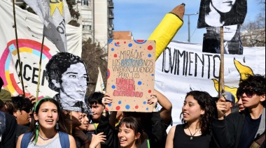 Estudiantes marcharon en defensa de la democracia, a 47 años de la Noche de los Lápices