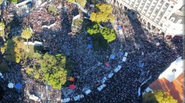 Histórica y multitudinaria movilización en defensa de la educación pública