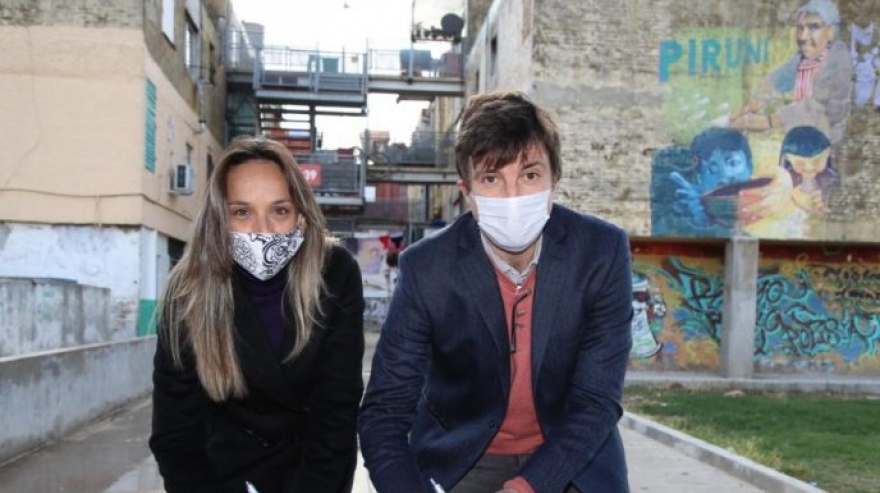 Malena Galmarini y Lucas Ghi firmaron convenio de obras de agua y cloacas para Morón