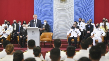 El Presidente pidió a las Fuerzas Armadas que "nunca pierdan el compromiso democrático"
