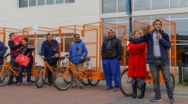 Patricio Mussi entregó bicicletas eléctricas a 30 recolectores informales de Berazategui